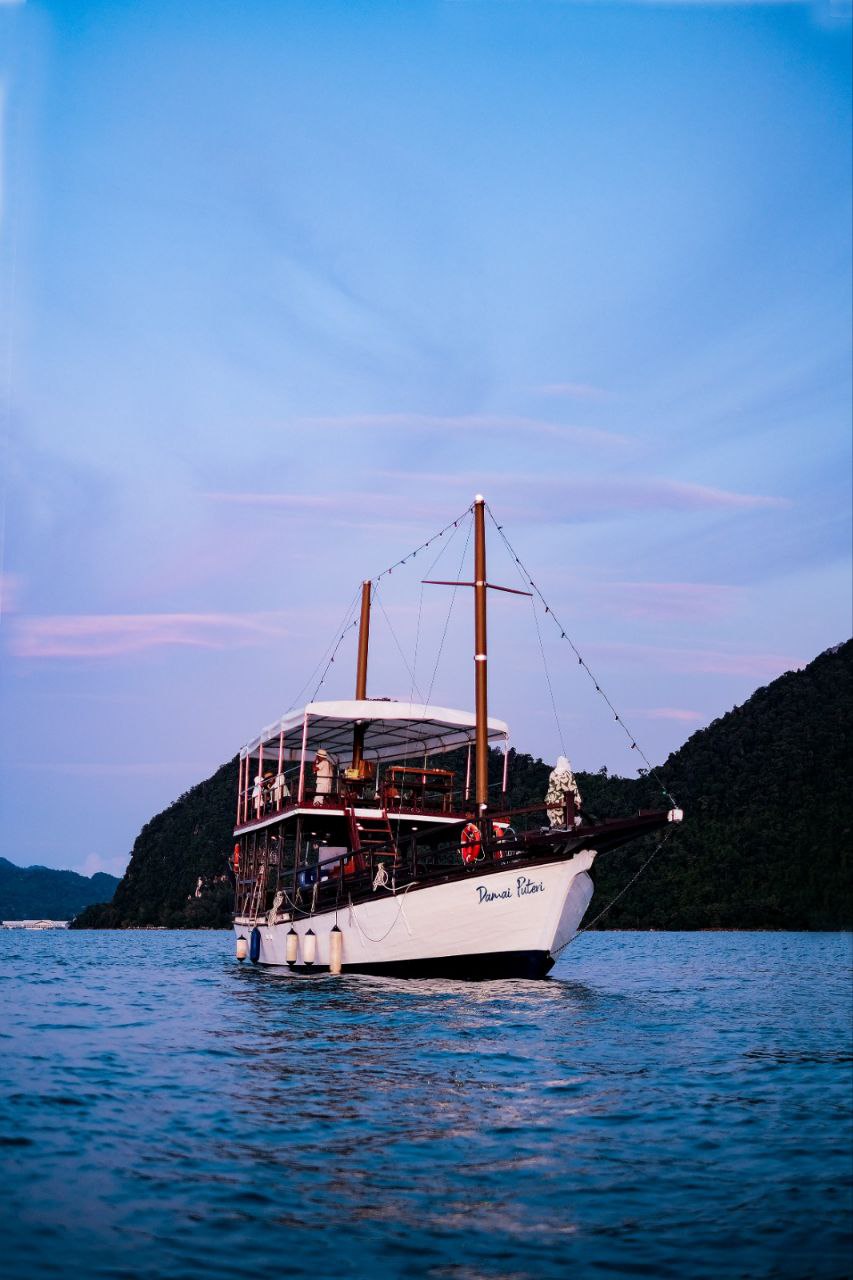 photo 6106965375317642009 y